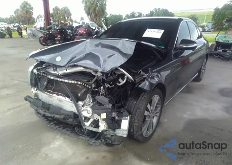 2015 Mercedes-Benz C 300 из США, поврежденный, VIN 55SWF4JB3FU093668